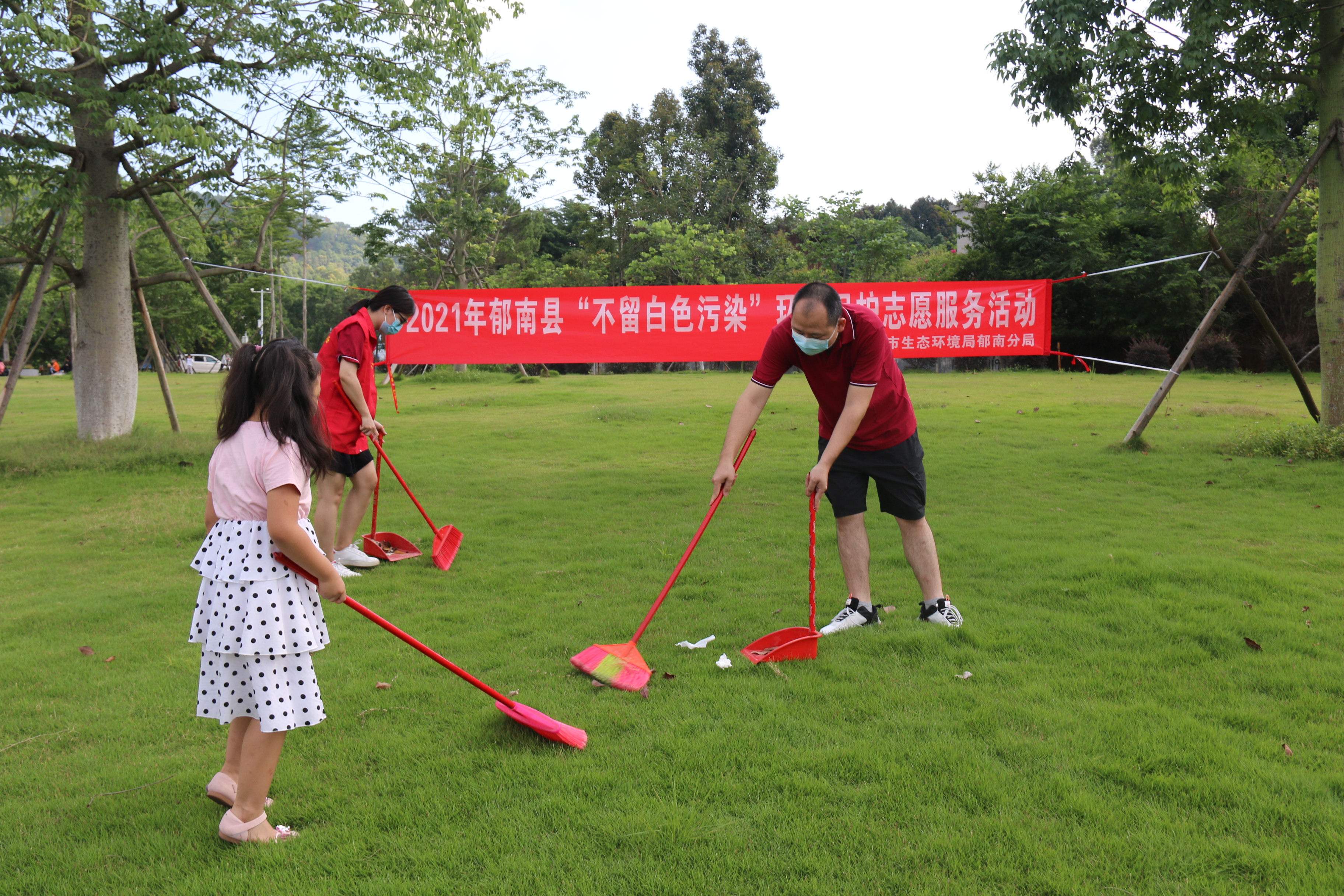 18.云浮市生態(tài)環(huán)境局郁南分局開展2021年六五世界環(huán)境日宣傳活動（4）.JPG